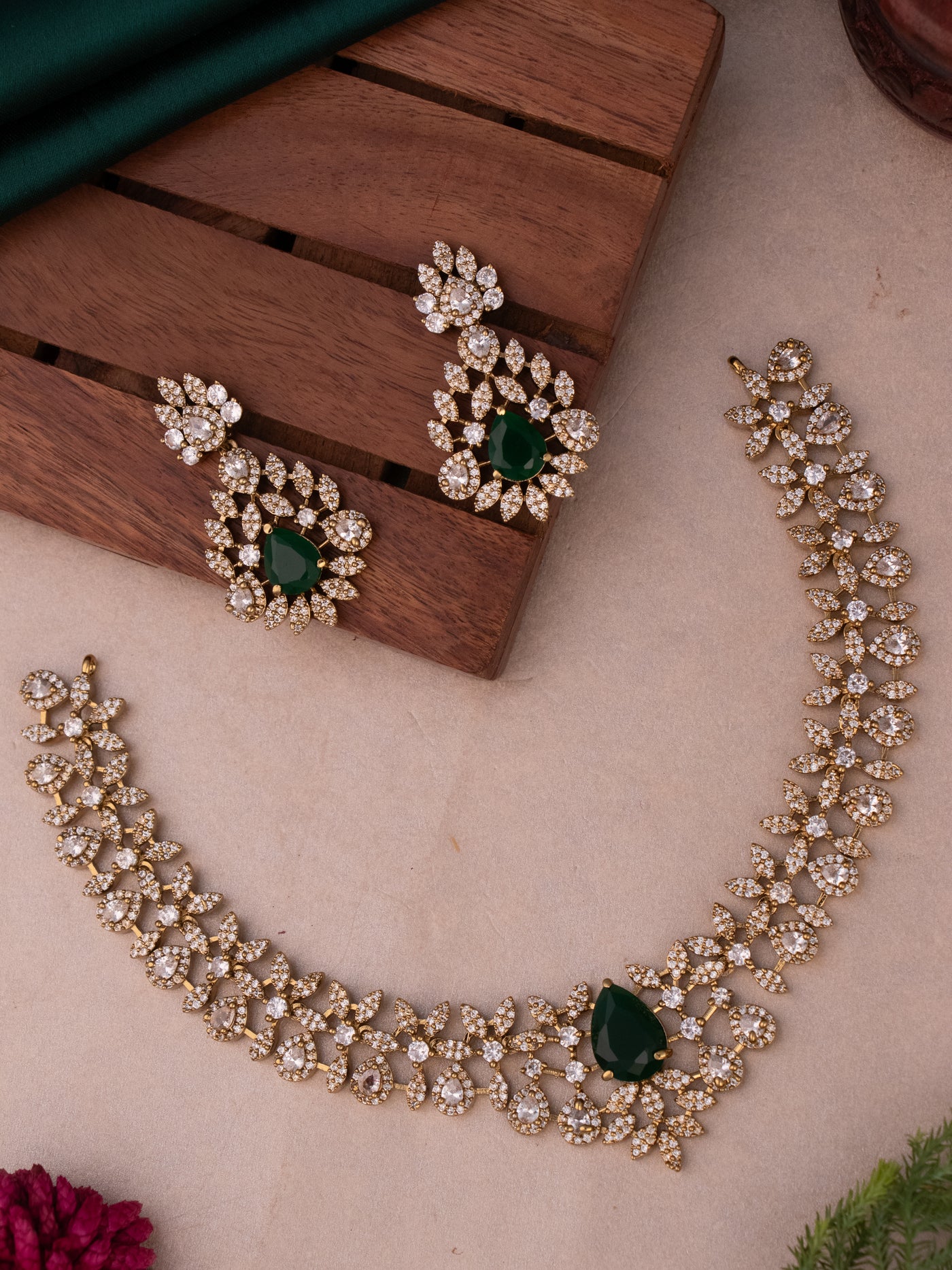 Green colour diamond semi-victorian necklace set