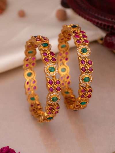 Elegant kemp bangles are now avaialble in ruby and green hues perfect for traditional attire.
