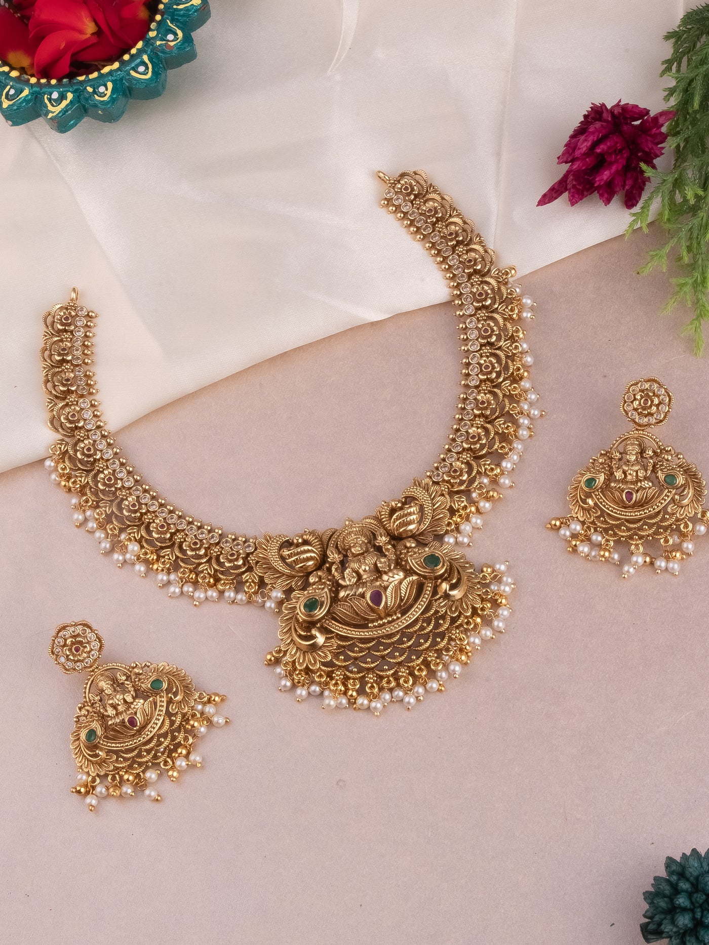 Antique Lakshmi Necklace| Vintage Lakshmi Jewelry|Traditional Lakshmi Necklace| Lakshmi Temple Jewelry| Lakshmi Goddess Necklace| Lakshmi Motif Necklace | Antique jewelry| antique lakshmi necklace with pearls