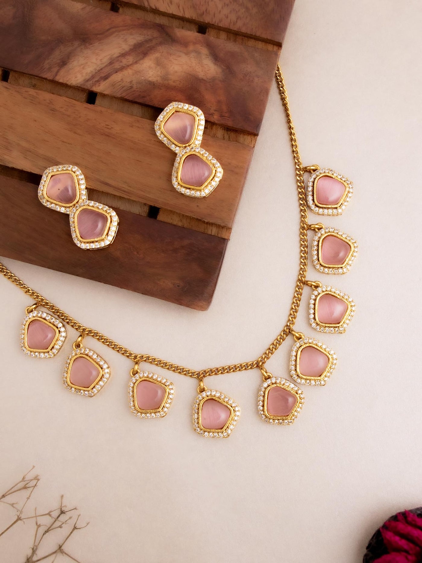 Haniya Pendant Necklace Set