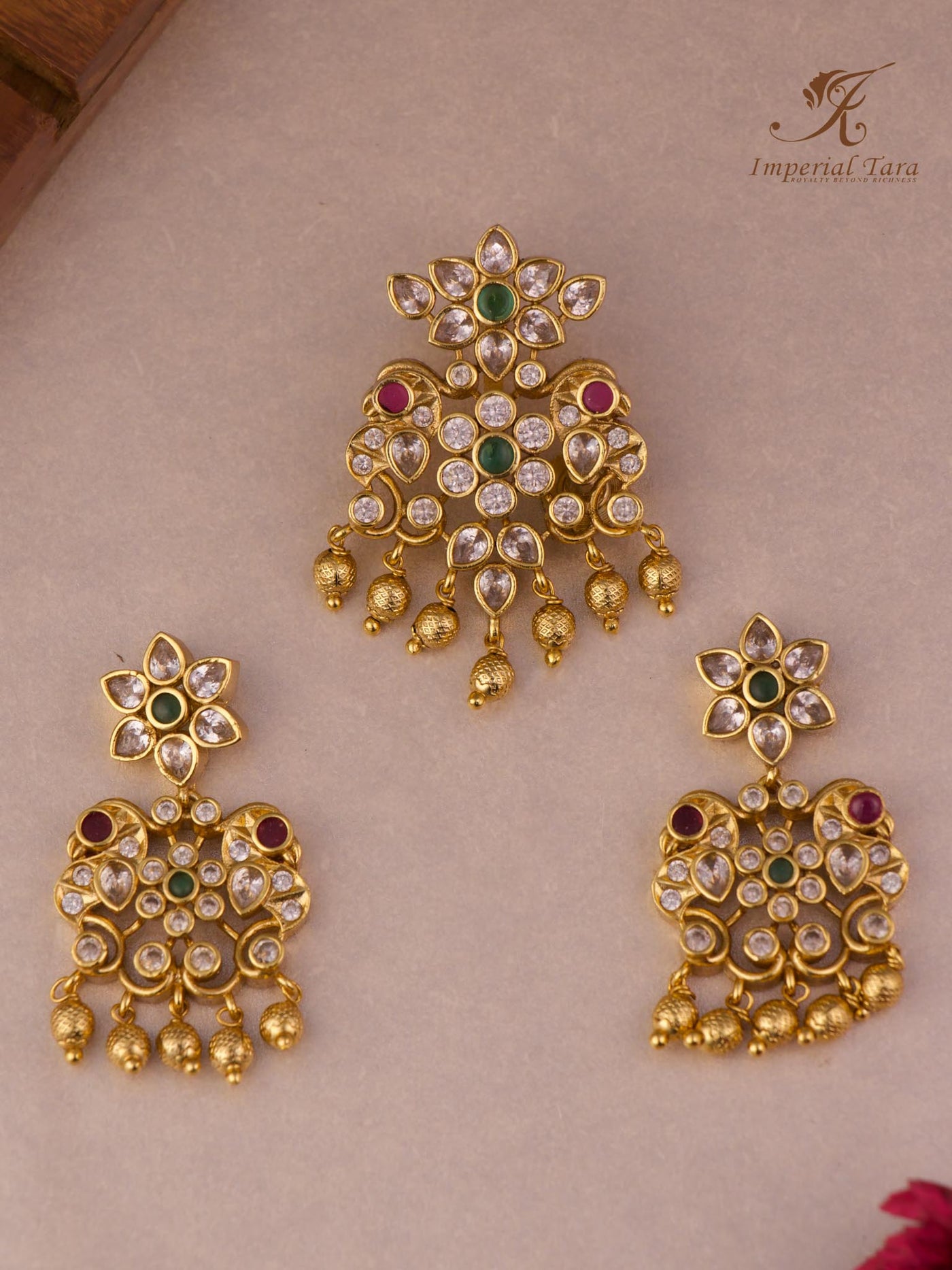 Mahima Pendant Set