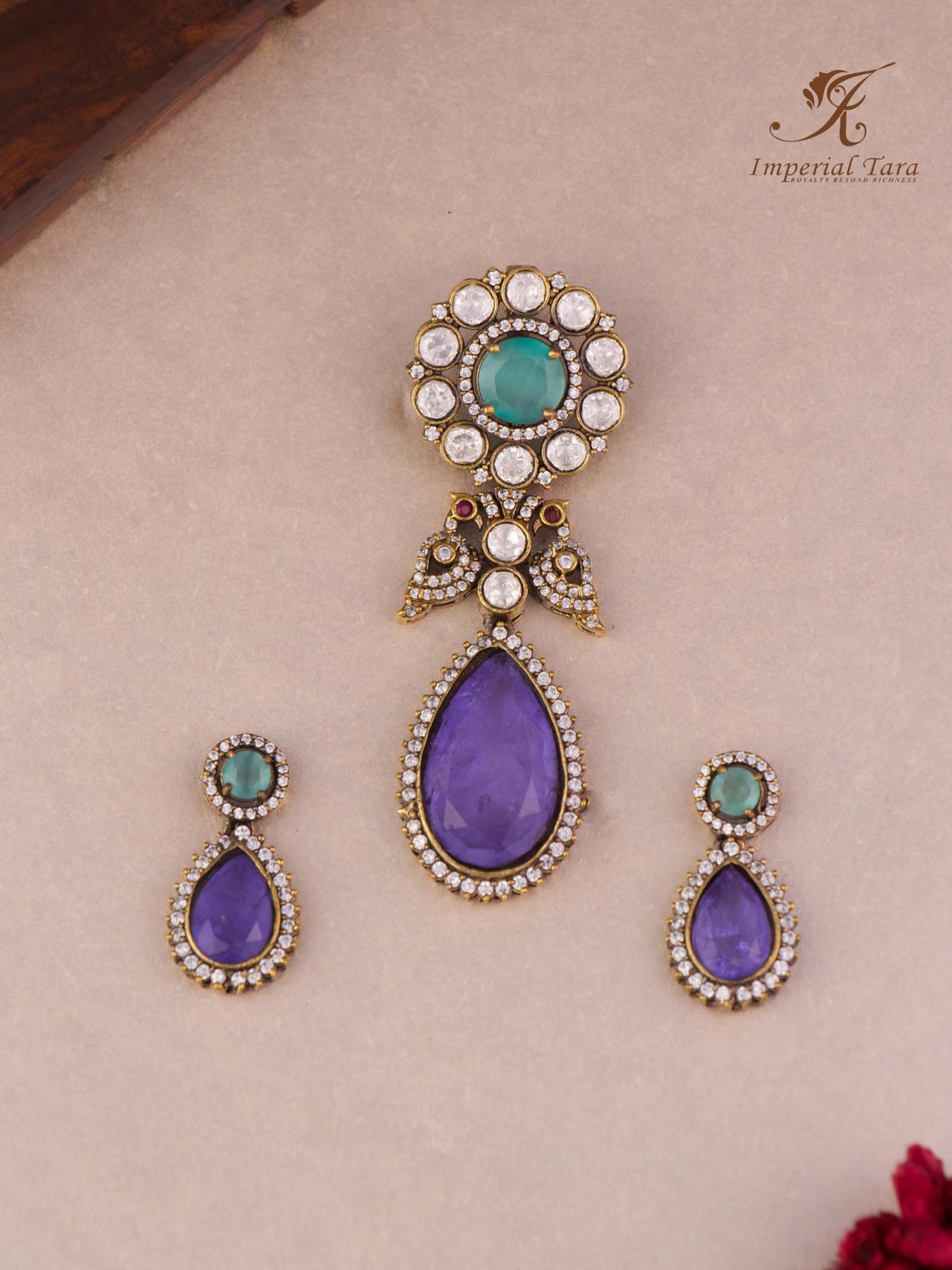 Tanvi Pendant Set