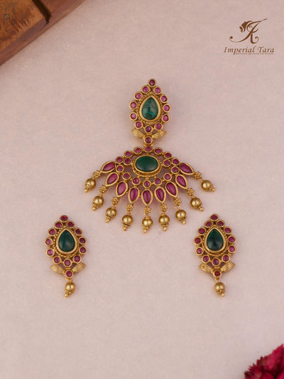 Unnati Pendant Set